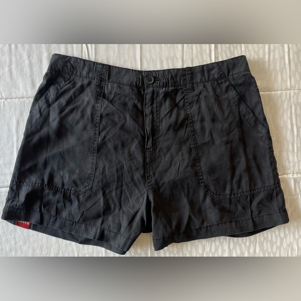 Social Standard Black Mid Rise Tencel Elastic Shorts Size XL 4” Inseam Casual